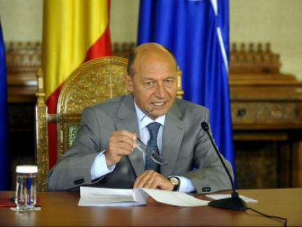 Guvernul primeşte răgaz de la Băsescu